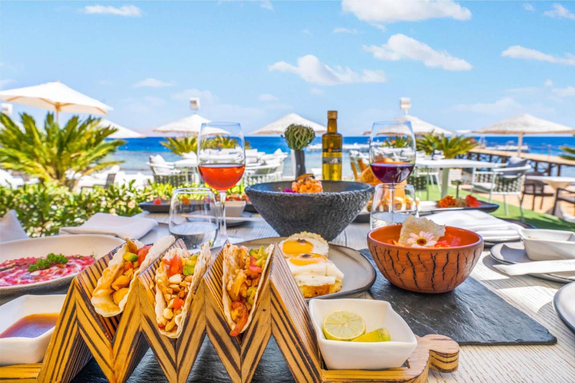 Domina Coral Bay Resort, Diving , Spa & Casino Sharm el-Sheikh Luaran gambar A typical brunch