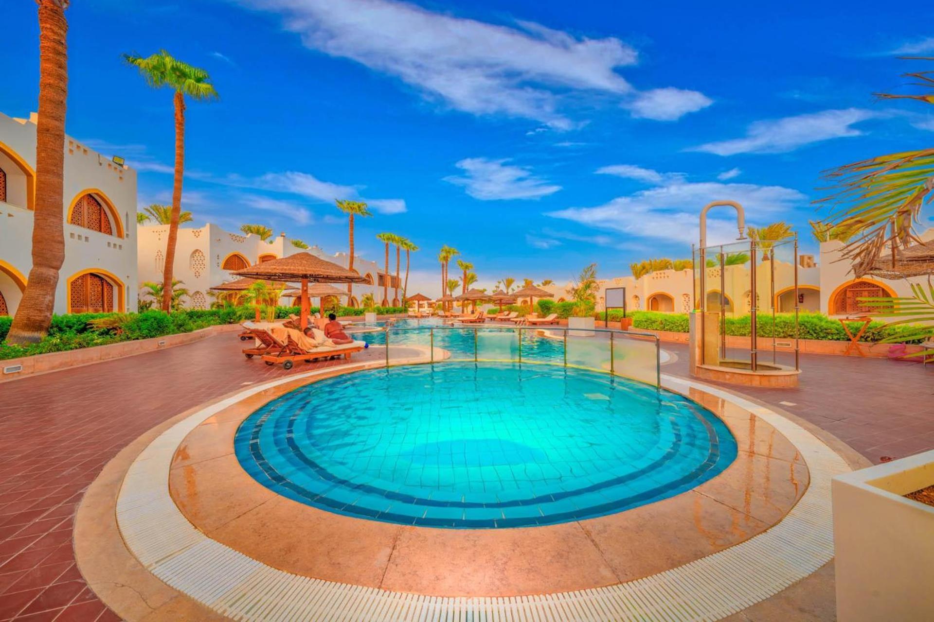 Domina Coral Bay Resort, Diving , Spa & Casino Sharm el-Sheikh Luaran gambar The swimming pool at the resort