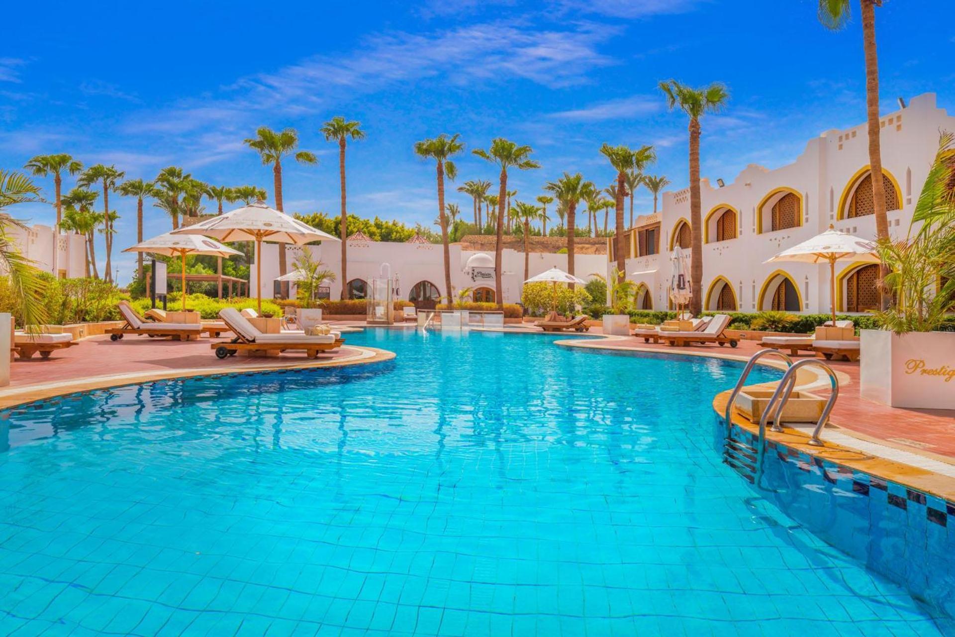 Domina Coral Bay Resort, Diving , Spa & Casino Sharm el-Sheikh Luaran gambar The swimming pool at the hotel