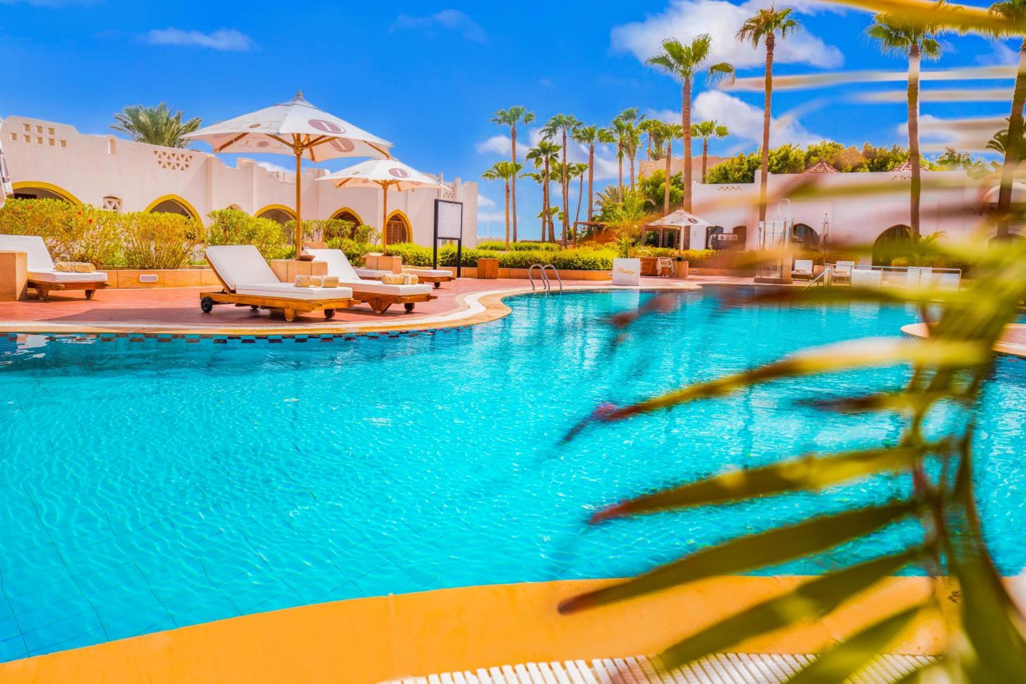 Domina Coral Bay Resort, Diving , Spa & Casino Sharm el-Sheikh Luaran gambar The swimming pool at the resort