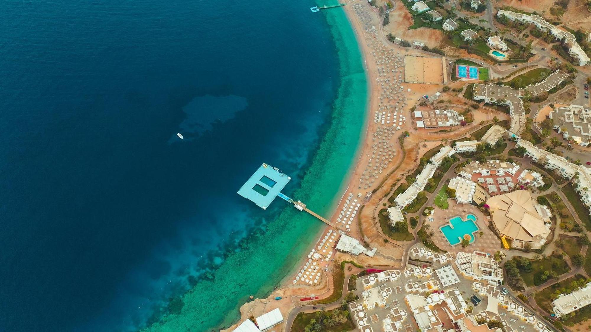 Domina Coral Bay Resort, Diving , Spa & Casino Sharm el-Sheikh Luaran gambar Aerial view of the bay
