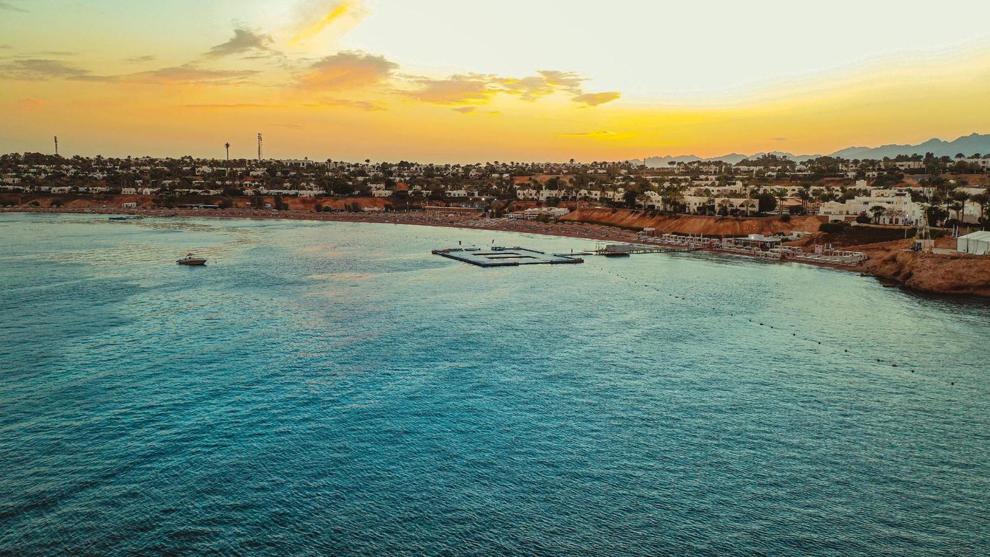 Domina Coral Bay Resort, Diving , Spa & Casino Sharm el-Sheikh Luaran gambar Sunset over the Gulf of Aqaba