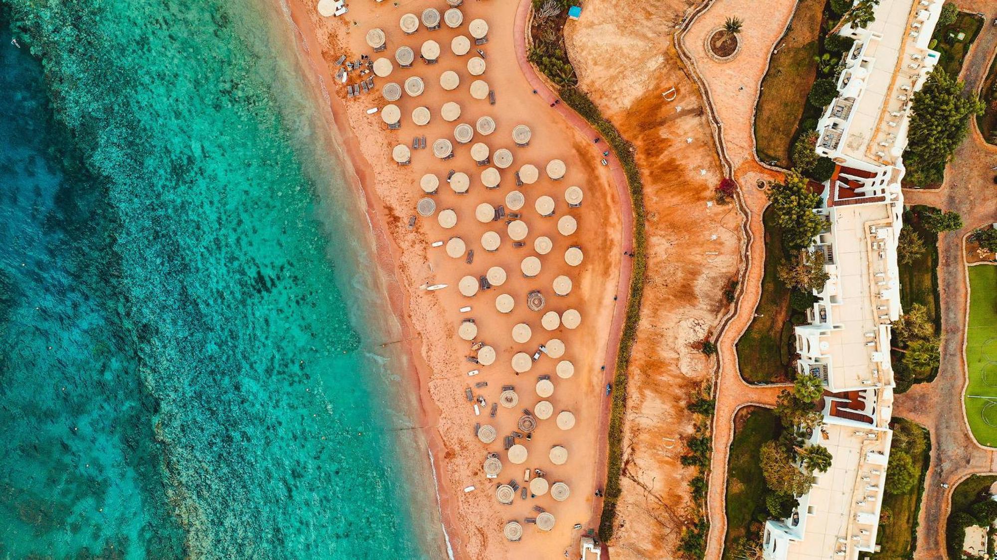 Domina Coral Bay Resort, Diving , Spa & Casino Sharm el-Sheikh Luaran gambar Aerial view of the beach